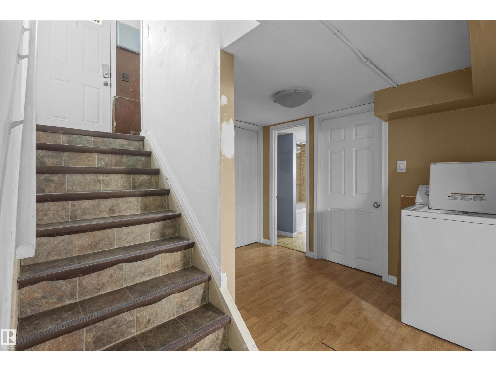 7520 106 ST NW - 32