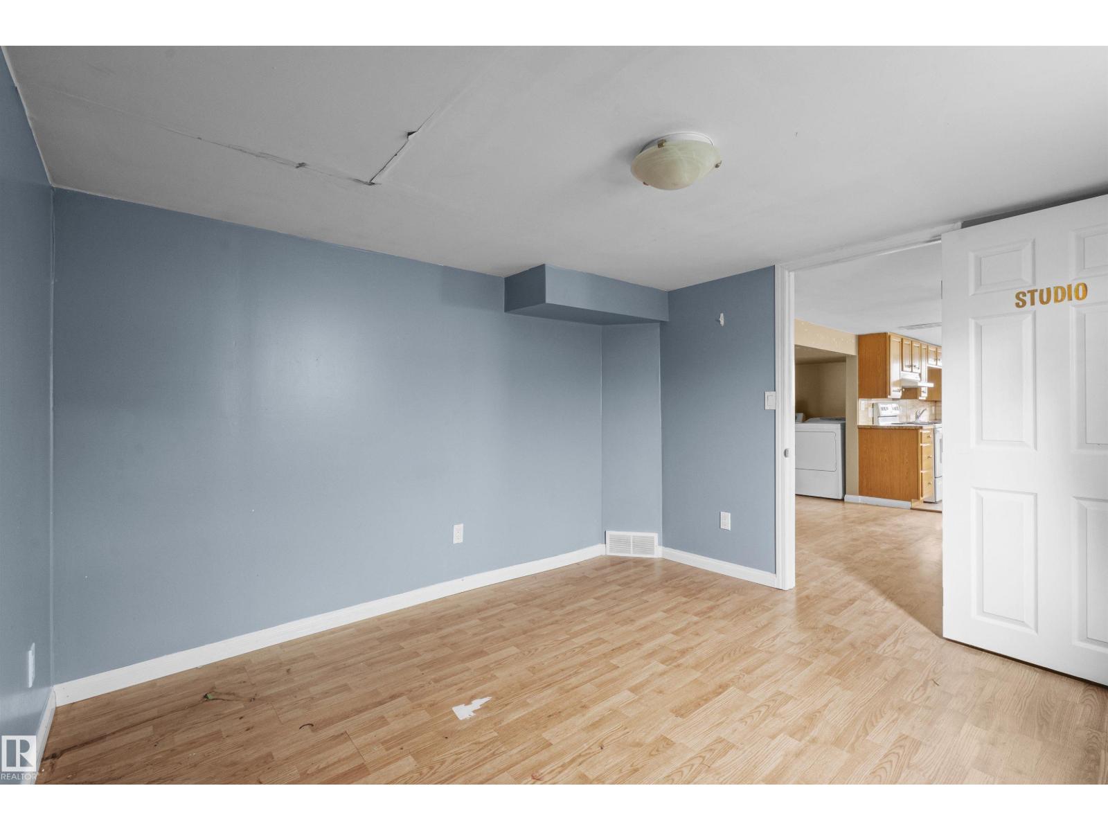 7520 106 ST NW - 35