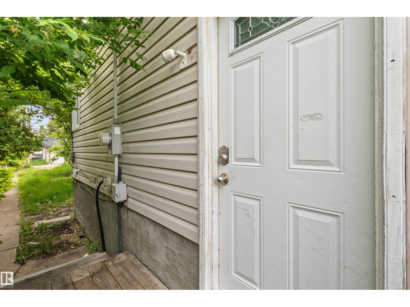 7520 106 ST NW - 38