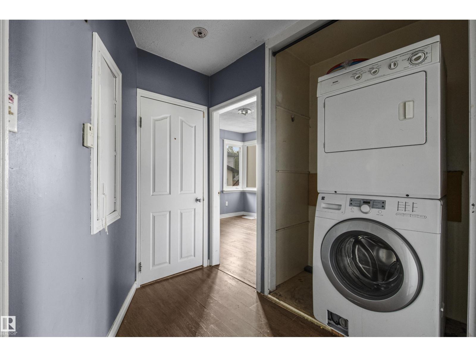 7520 106 ST NW - 4