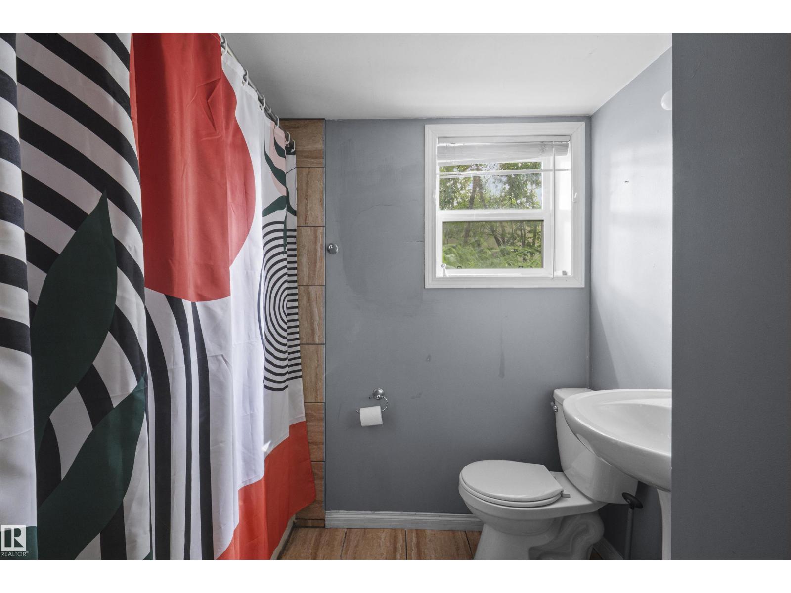 7520 106 ST NW - 45