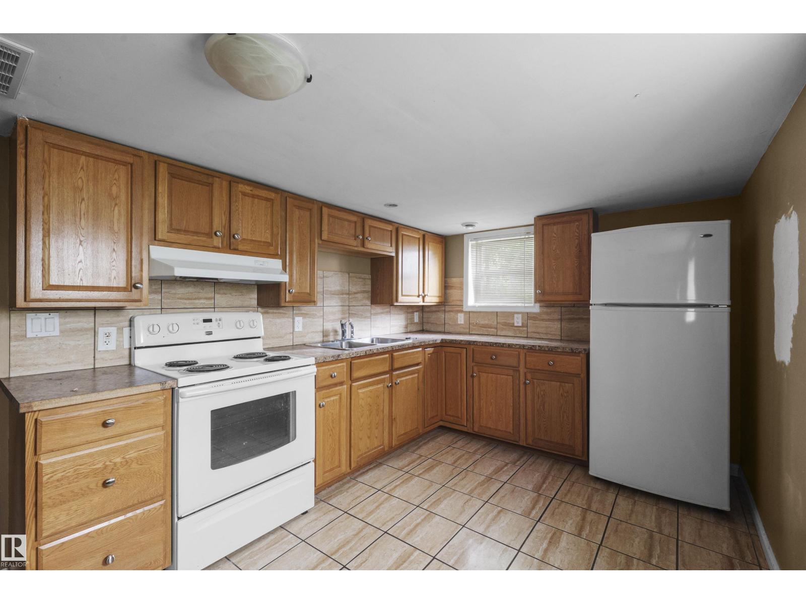 7520 106 ST NW - 47