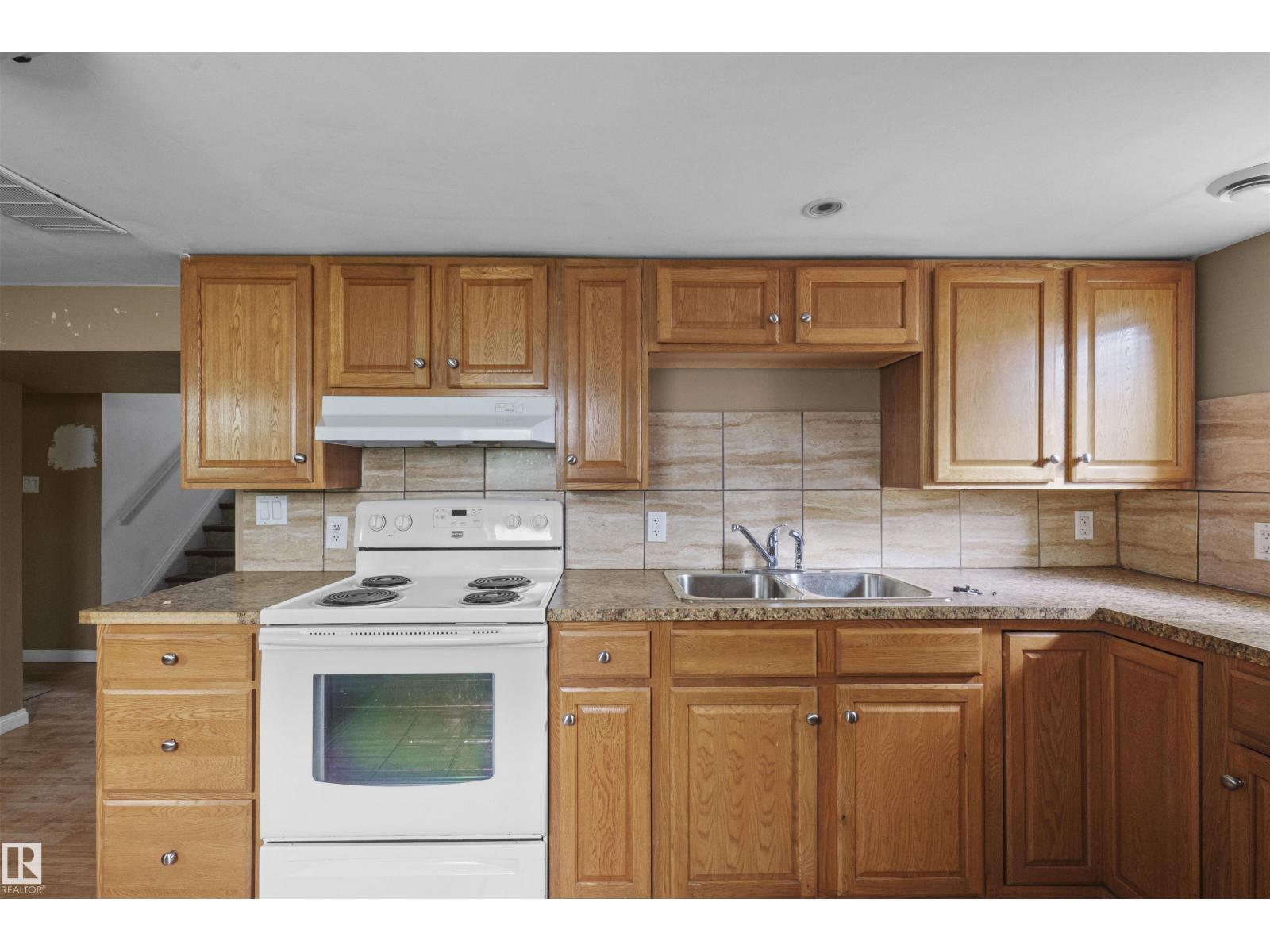 7520 106 ST NW - 48