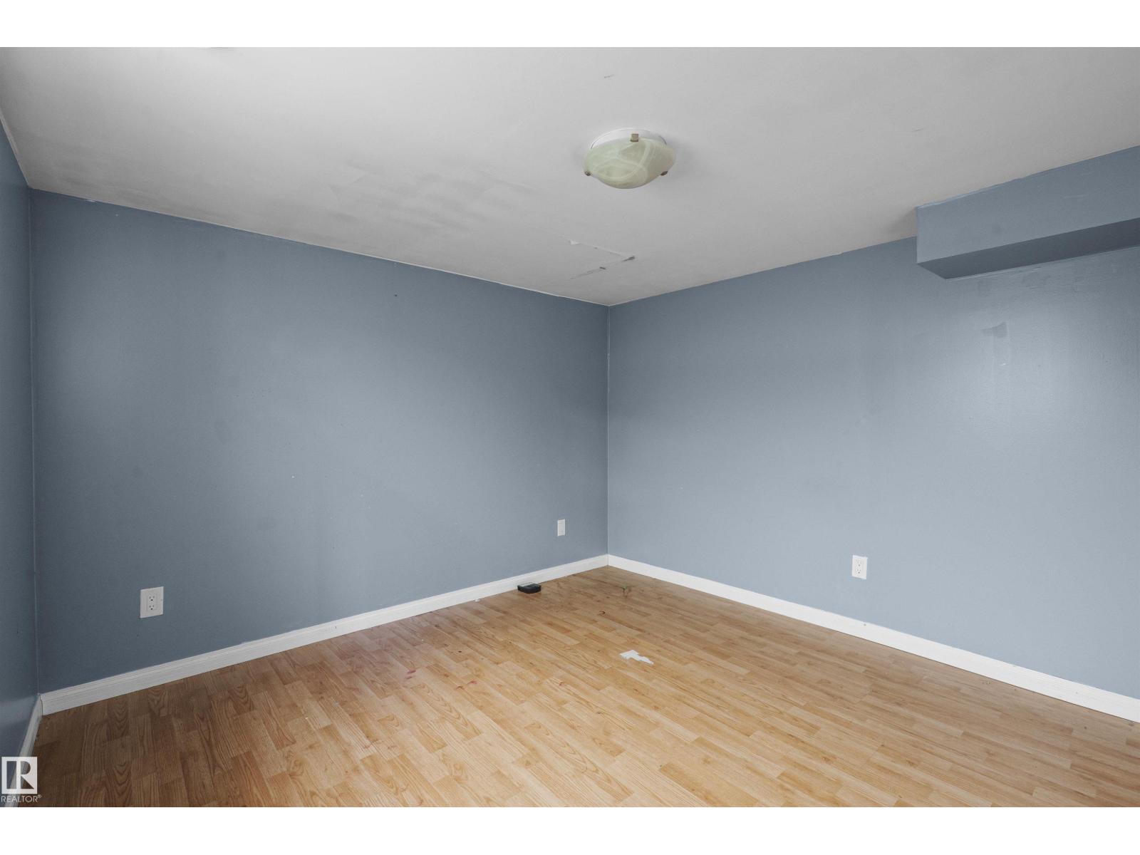 7520 106 ST NW - 51