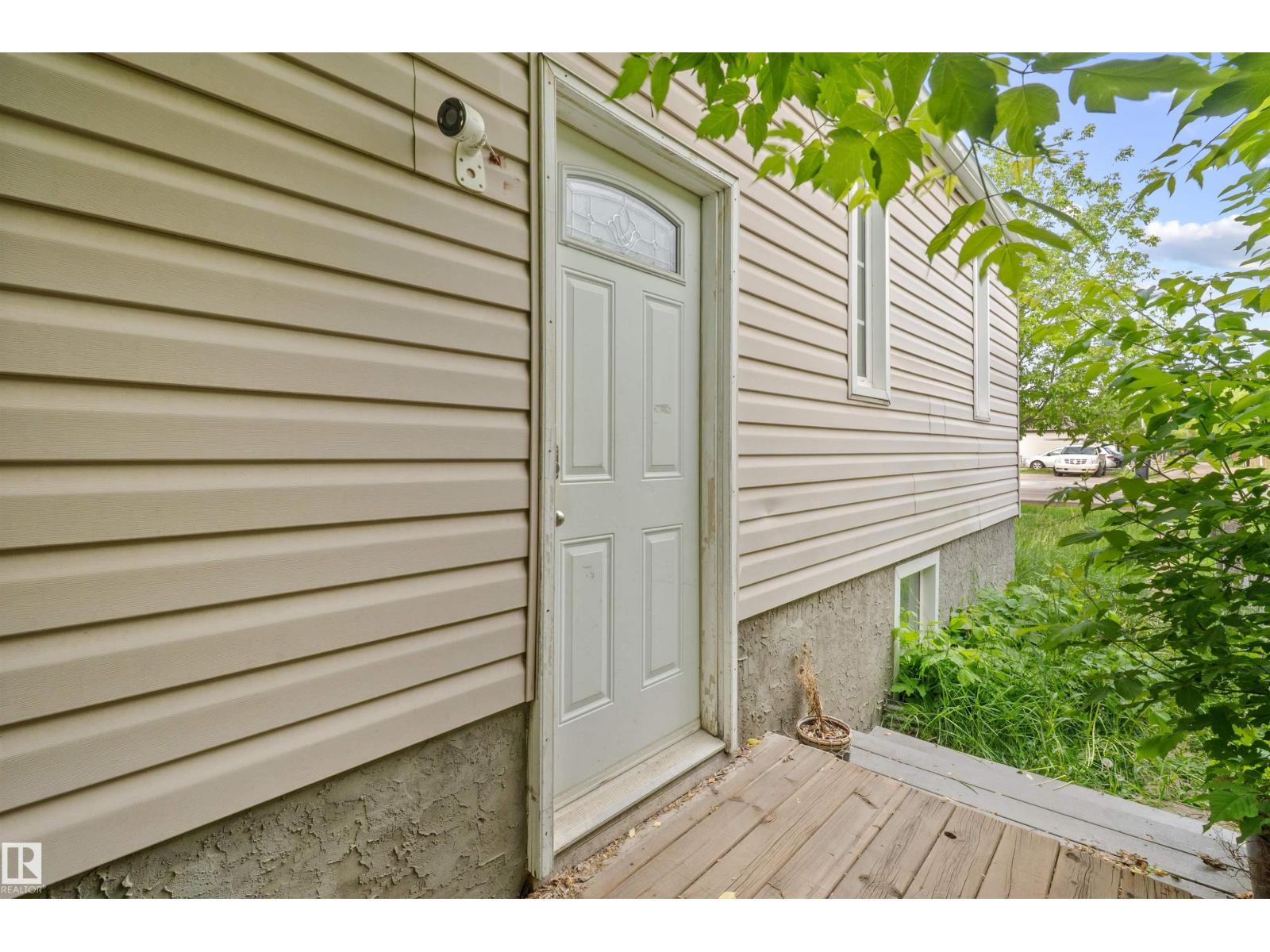7520 106 ST NW - 52