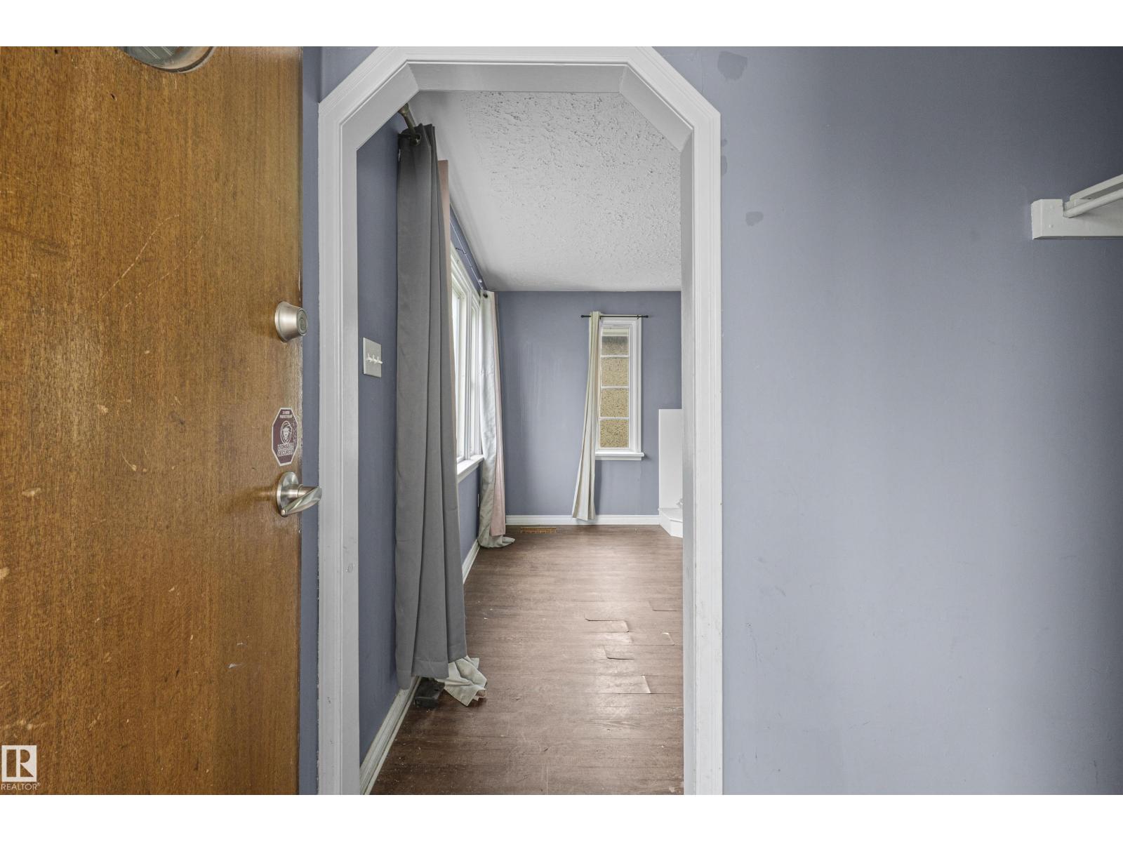 7520 106 ST NW - 54