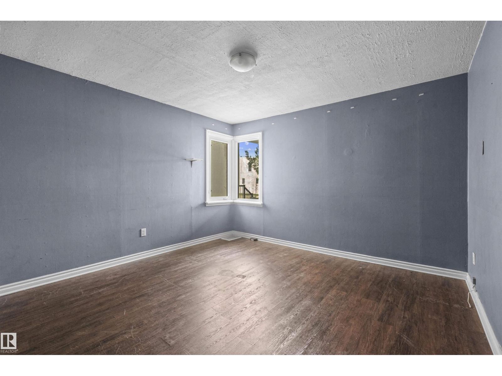 7520 106 ST NW - 56