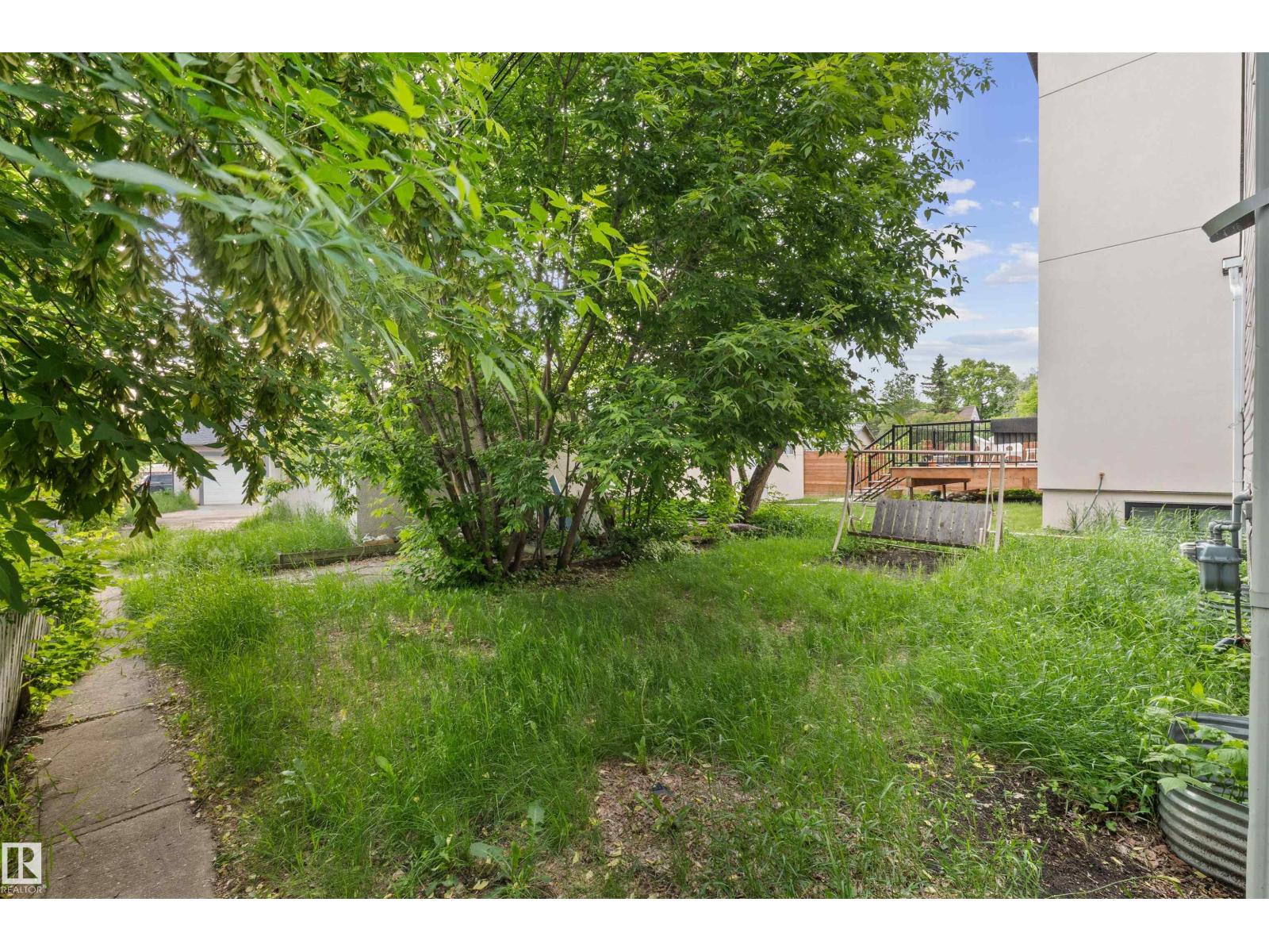 7520 106 ST NW - 57