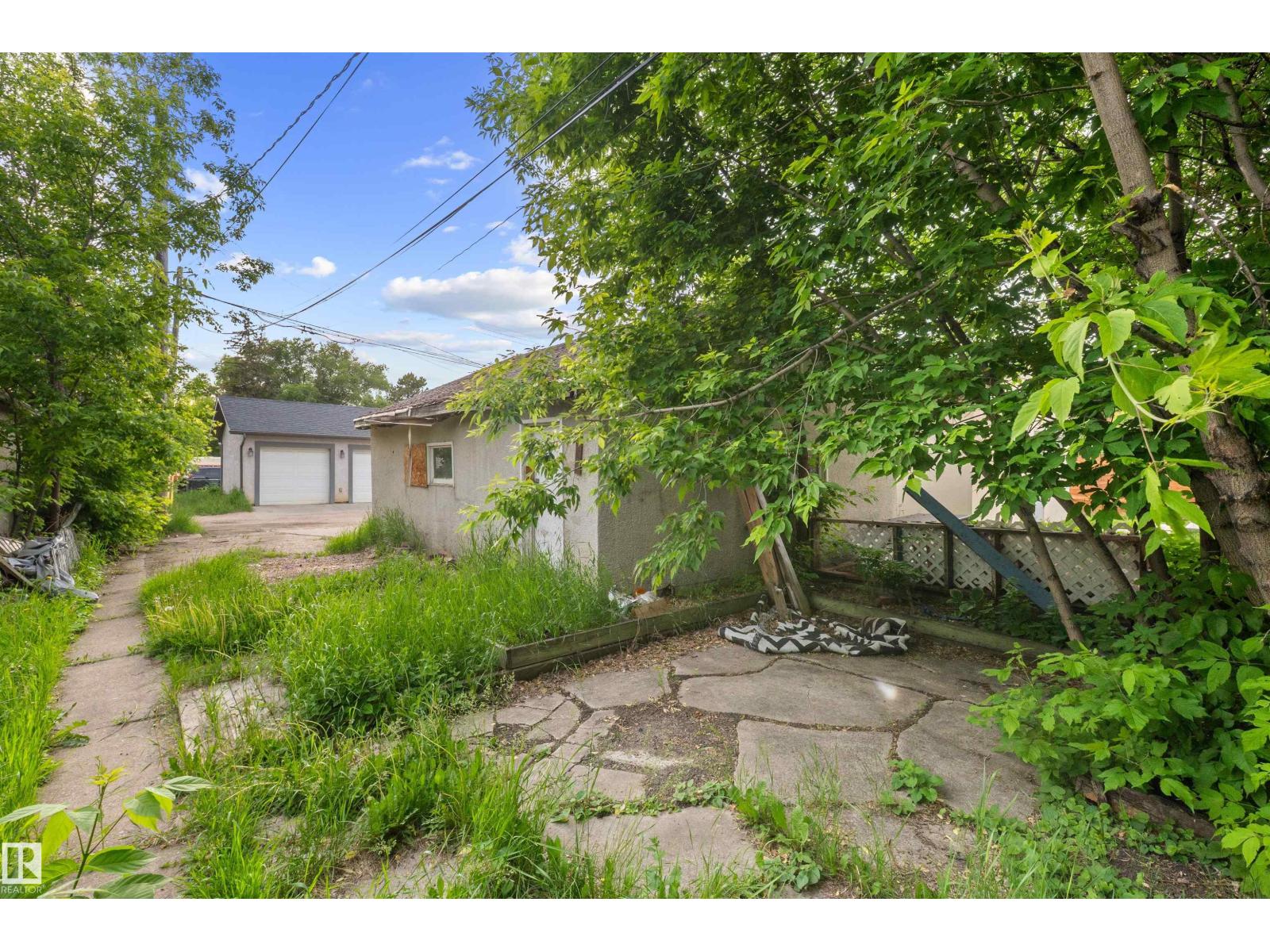 7520 106 ST NW - 58