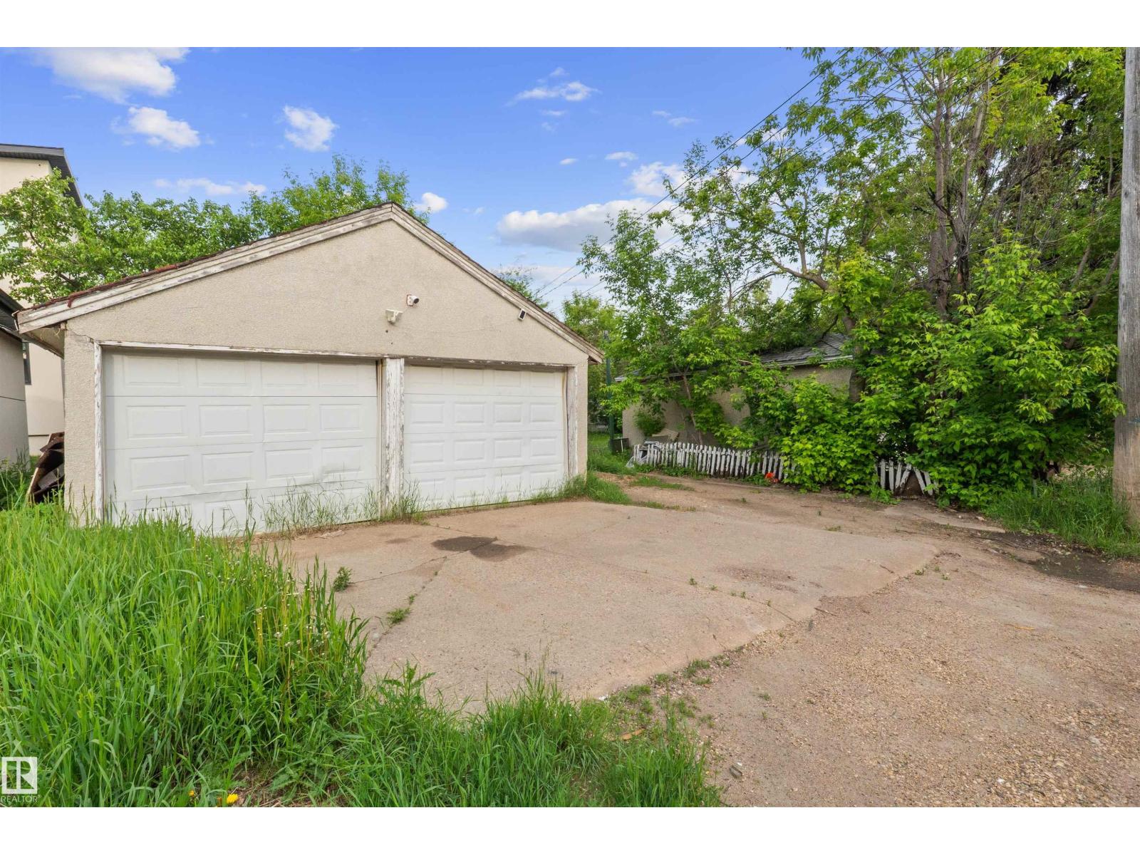 7520 106 ST NW - 59