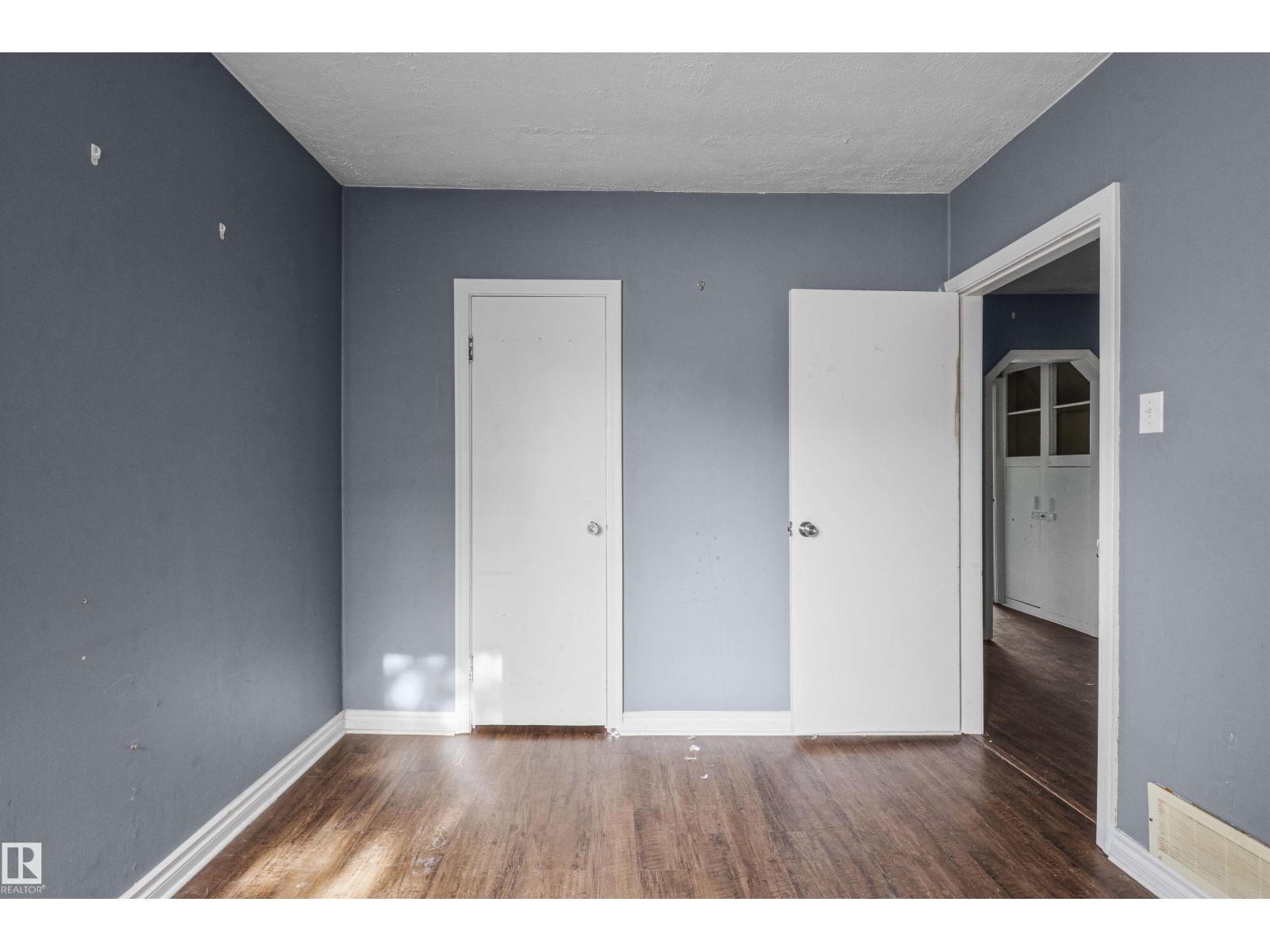 7520 106 ST NW - 6