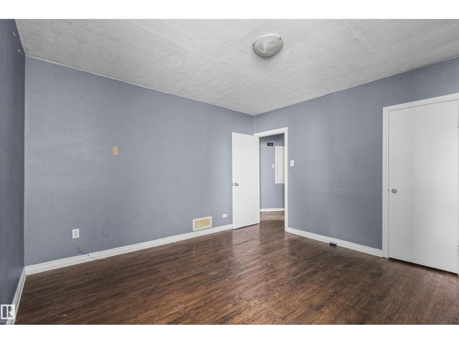 7520 106 ST NW - 7
