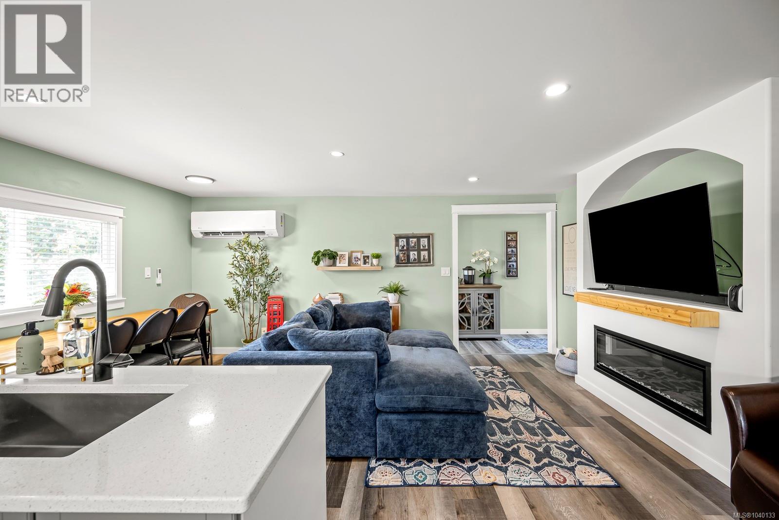 2102 Stadacona Dr - 14