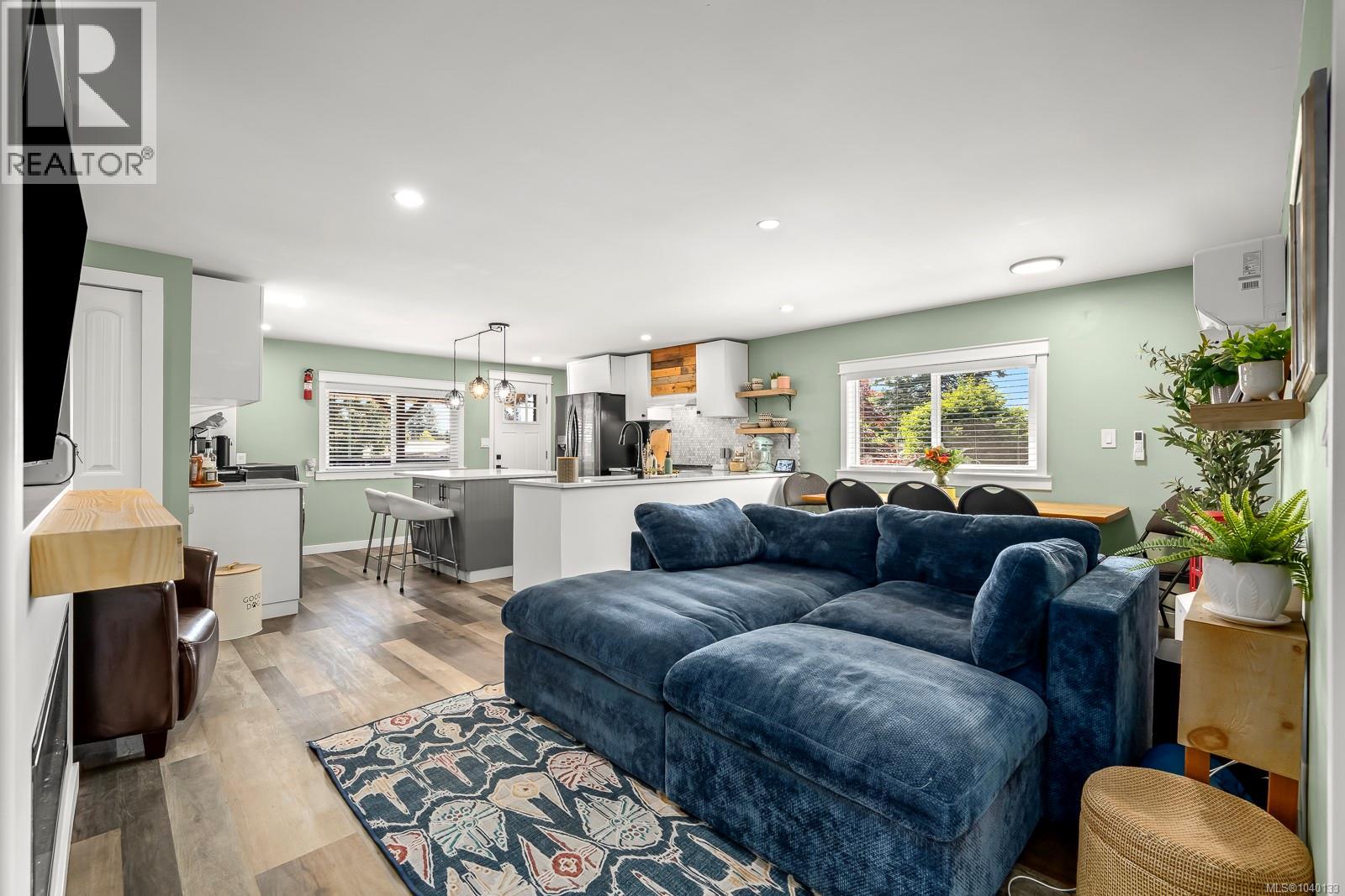 2102 Stadacona Dr - 10