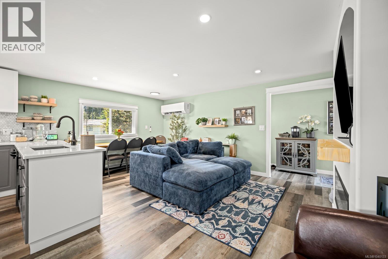 2102 Stadacona Dr - 11