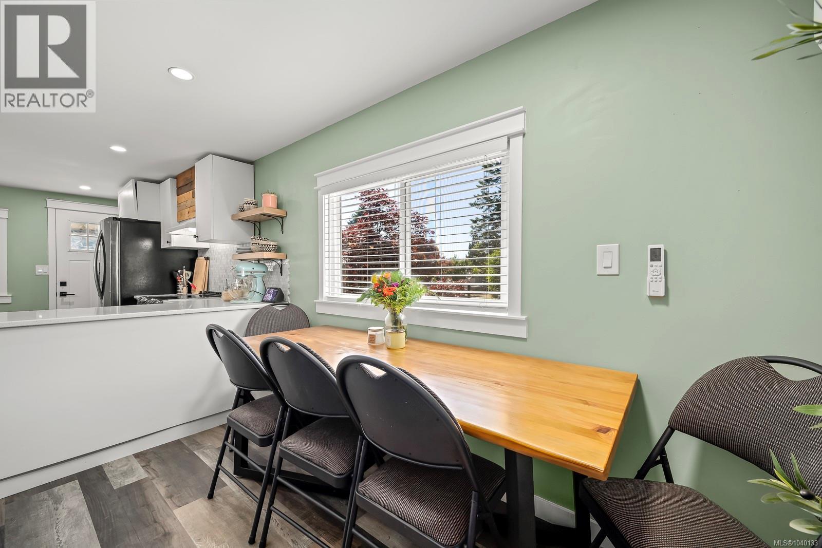 2102 Stadacona Dr - 16