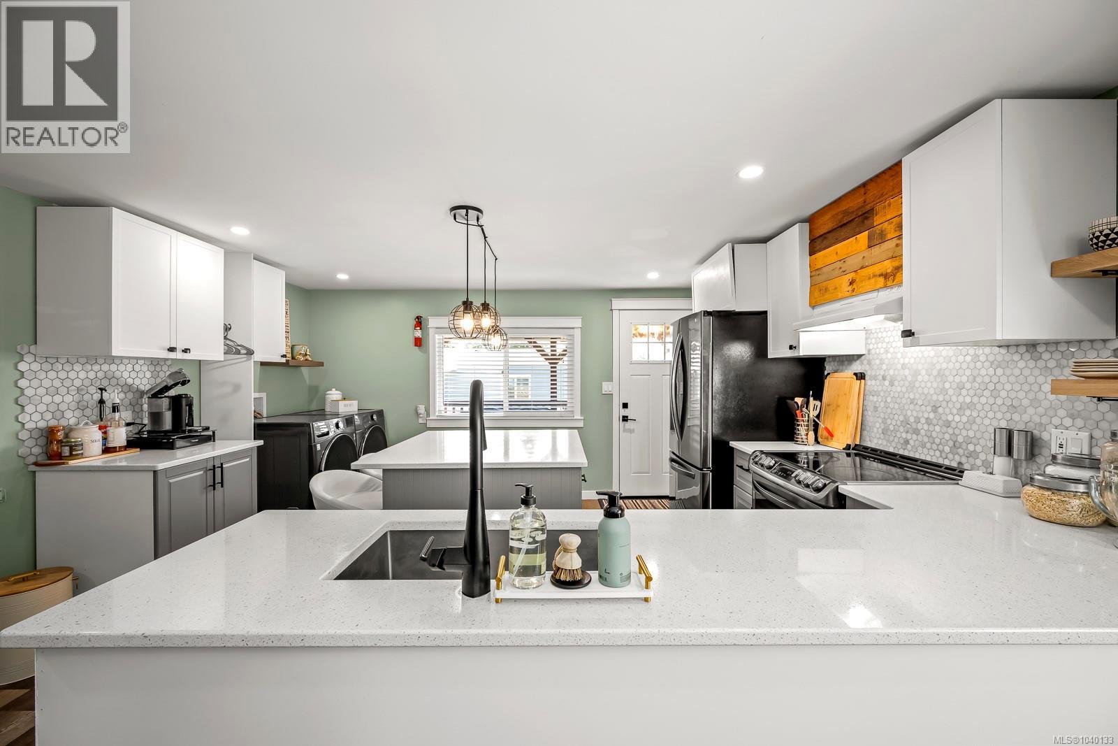 2102 Stadacona Dr - 20