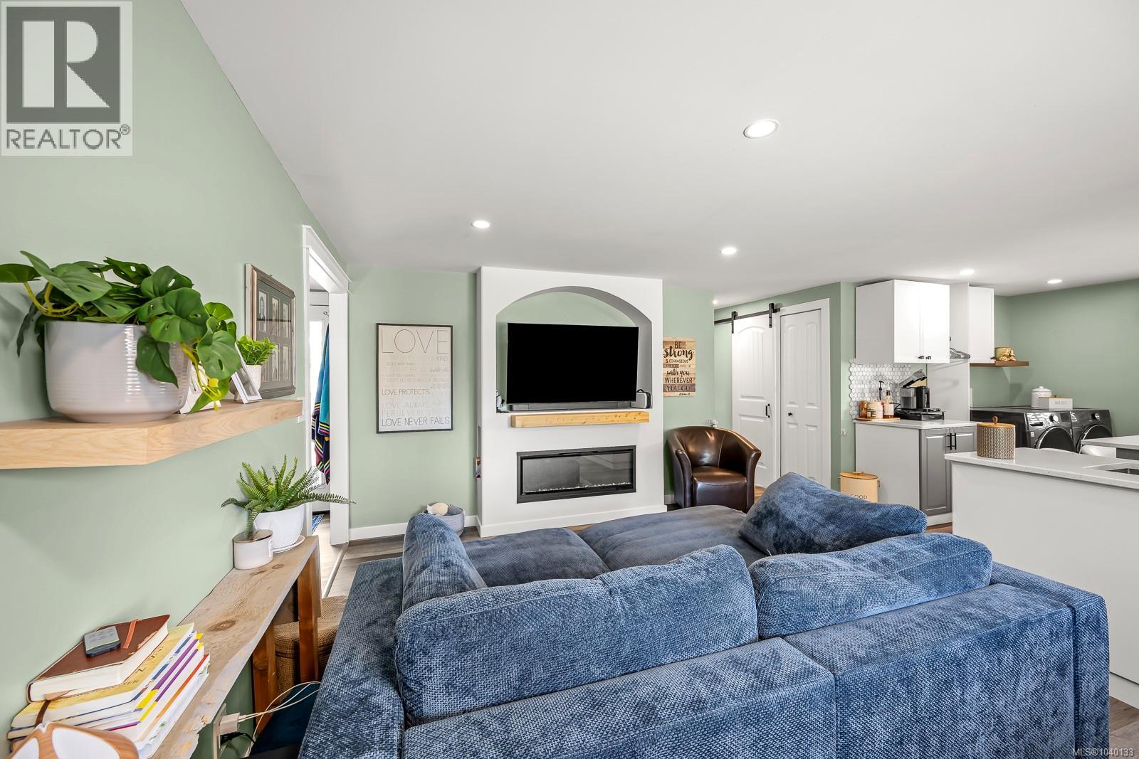 2102 Stadacona Dr - 13