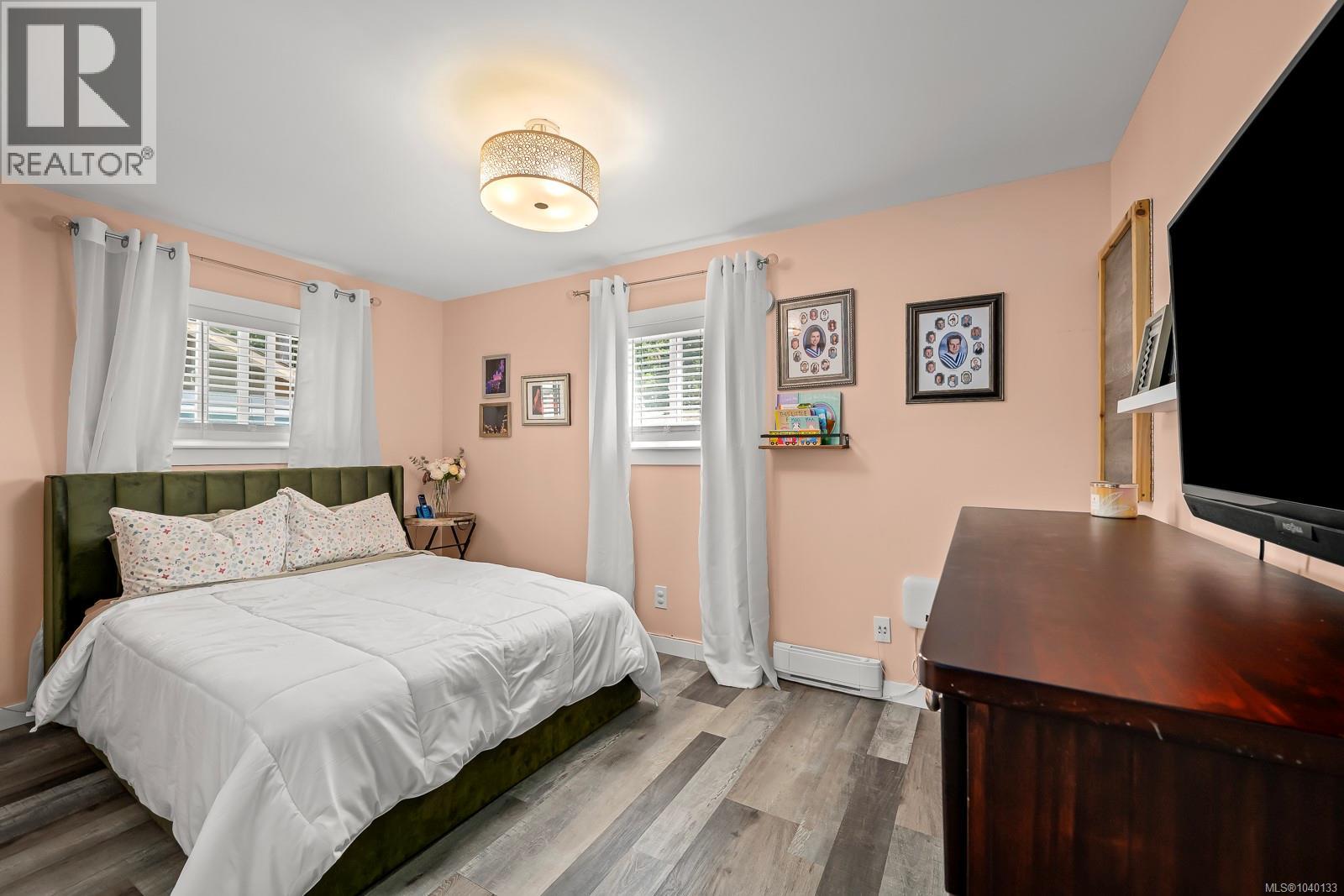 2102 Stadacona Dr - 31