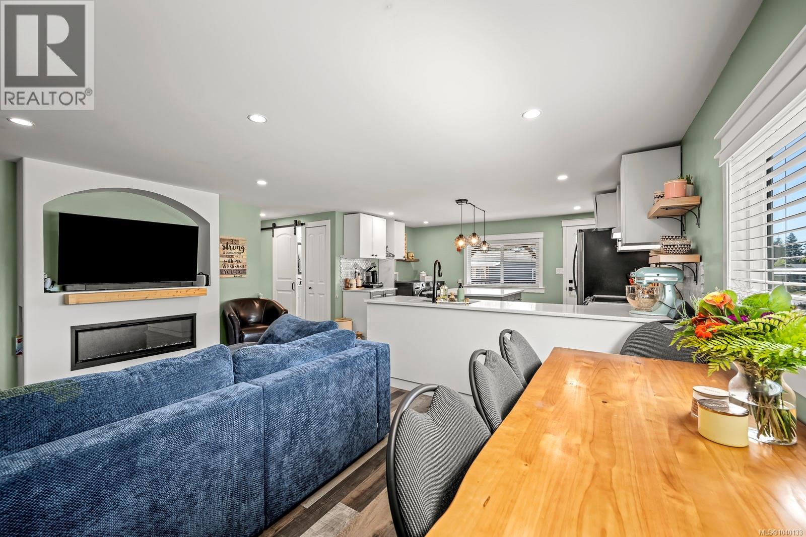 2102 Stadacona Dr - 18