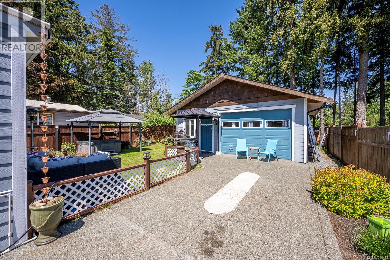 2102 Stadacona Dr - 6