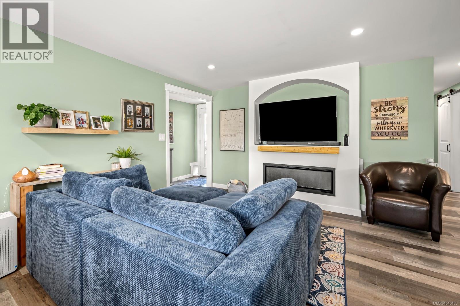 2102 Stadacona Dr - 12