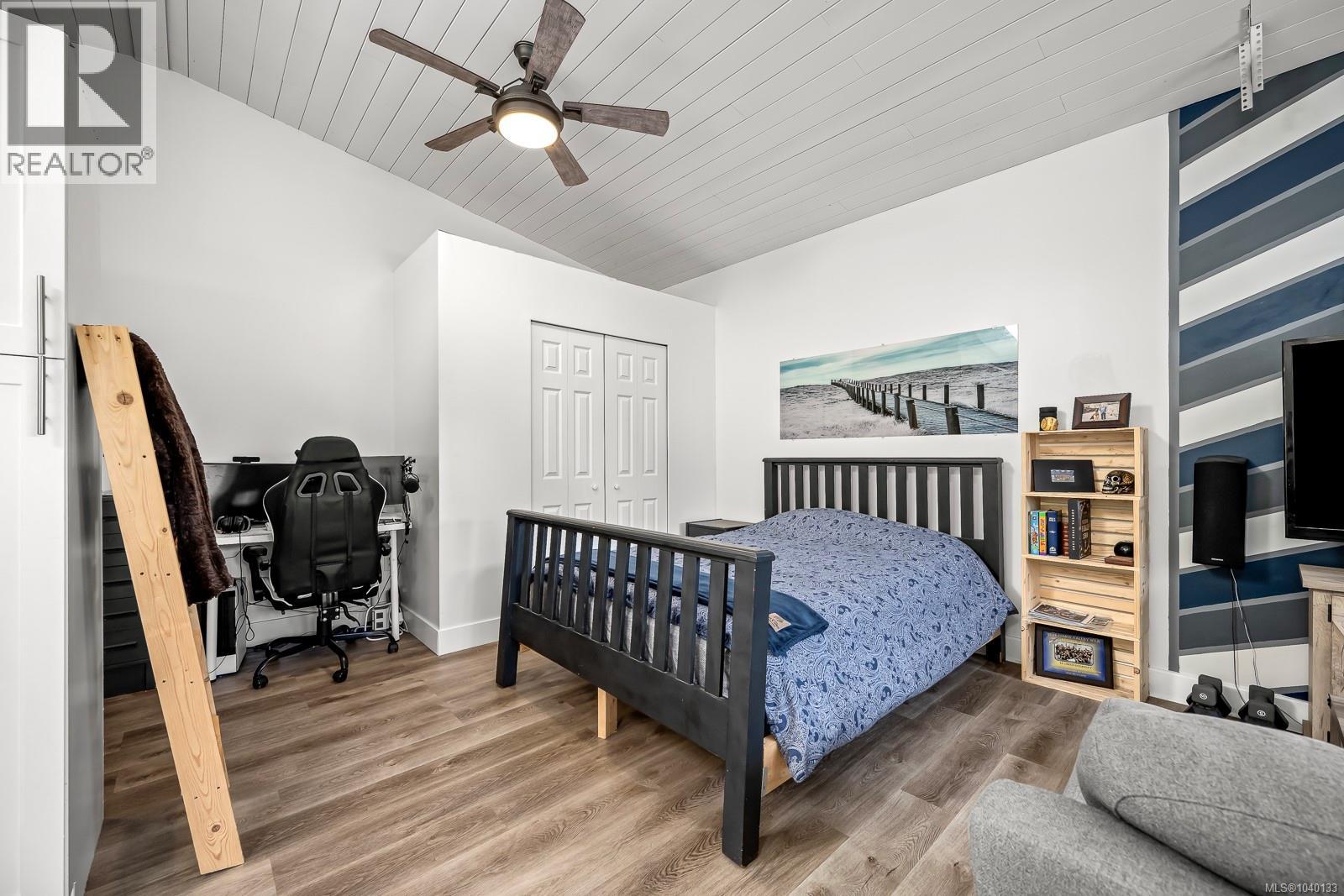 2102 Stadacona Dr - 50