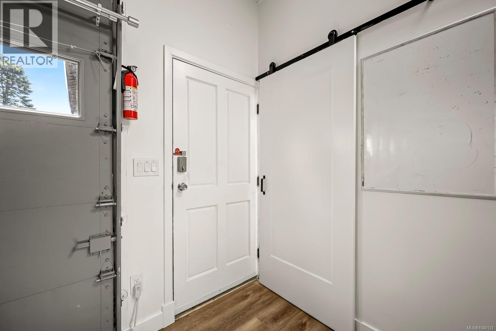 2102 Stadacona Dr - 58