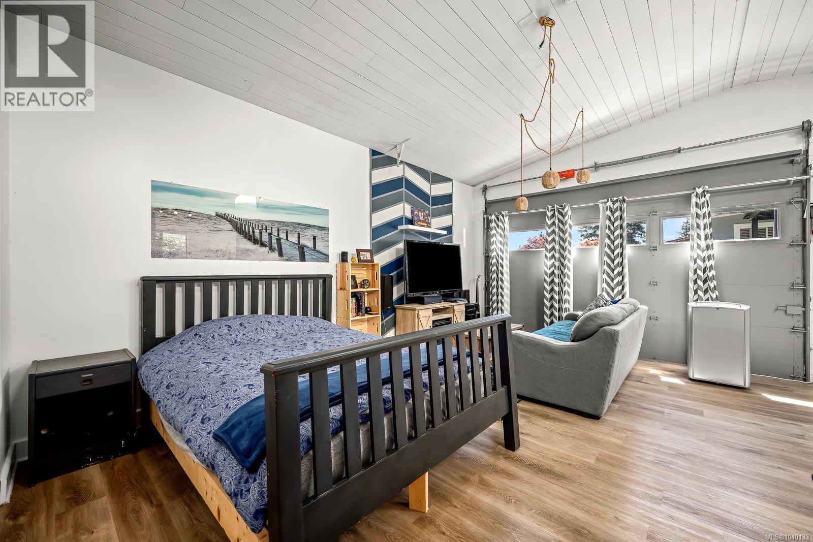 2102 Stadacona Dr - 49