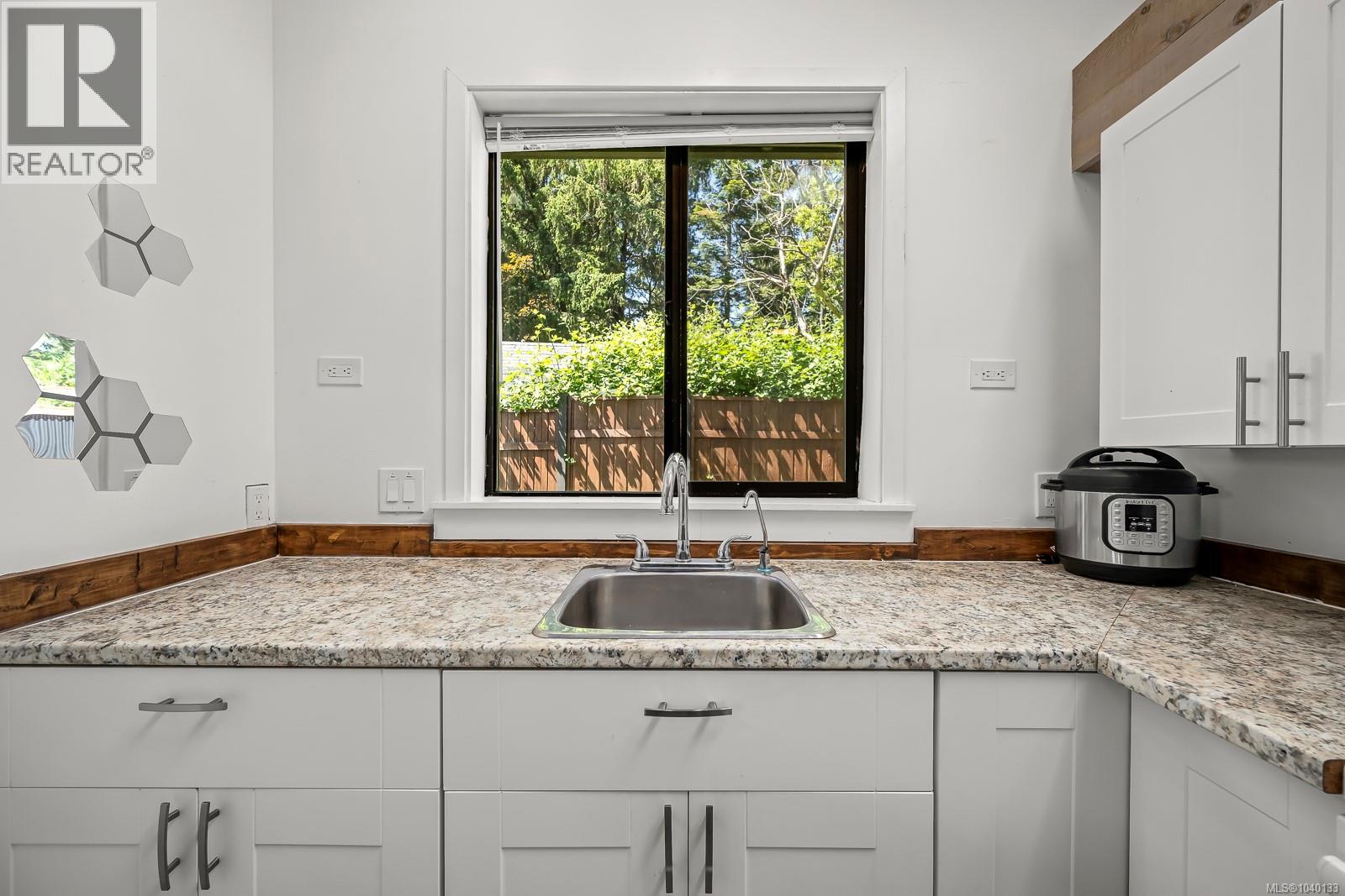 2102 Stadacona Dr - 57