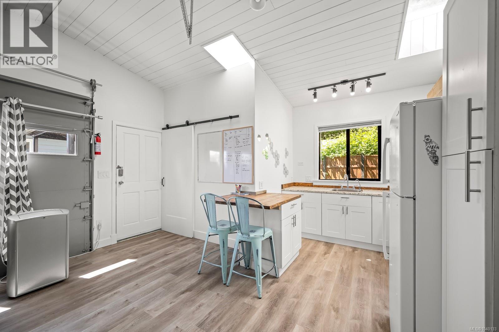 2102 Stadacona Dr - 48