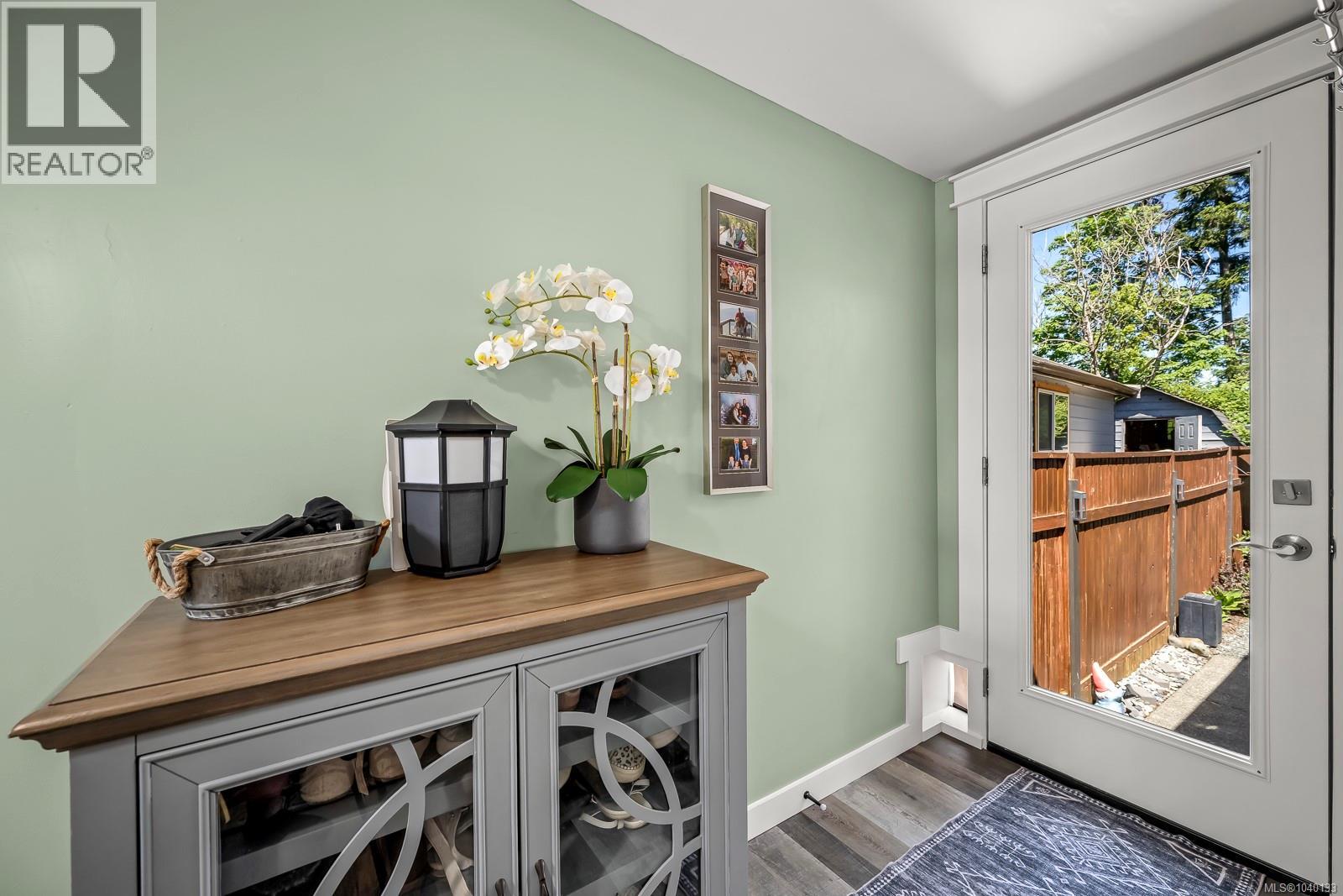 2102 Stadacona Dr - 37