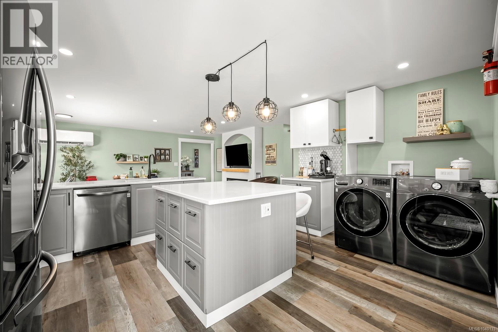 2102 Stadacona Dr - 24