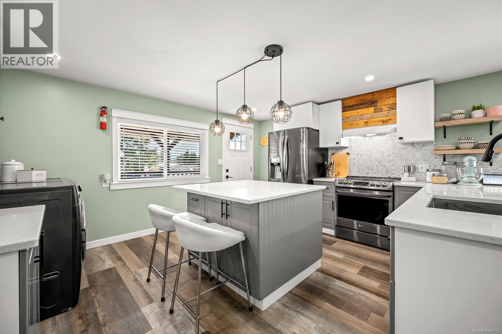 2102 Stadacona Dr - 22