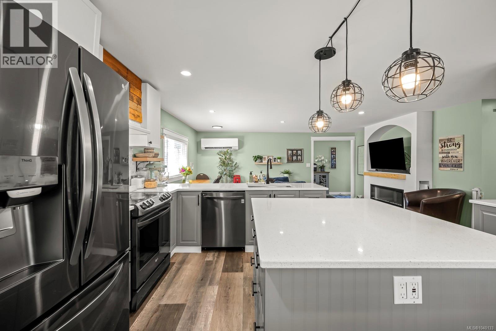 2102 Stadacona Dr - 26