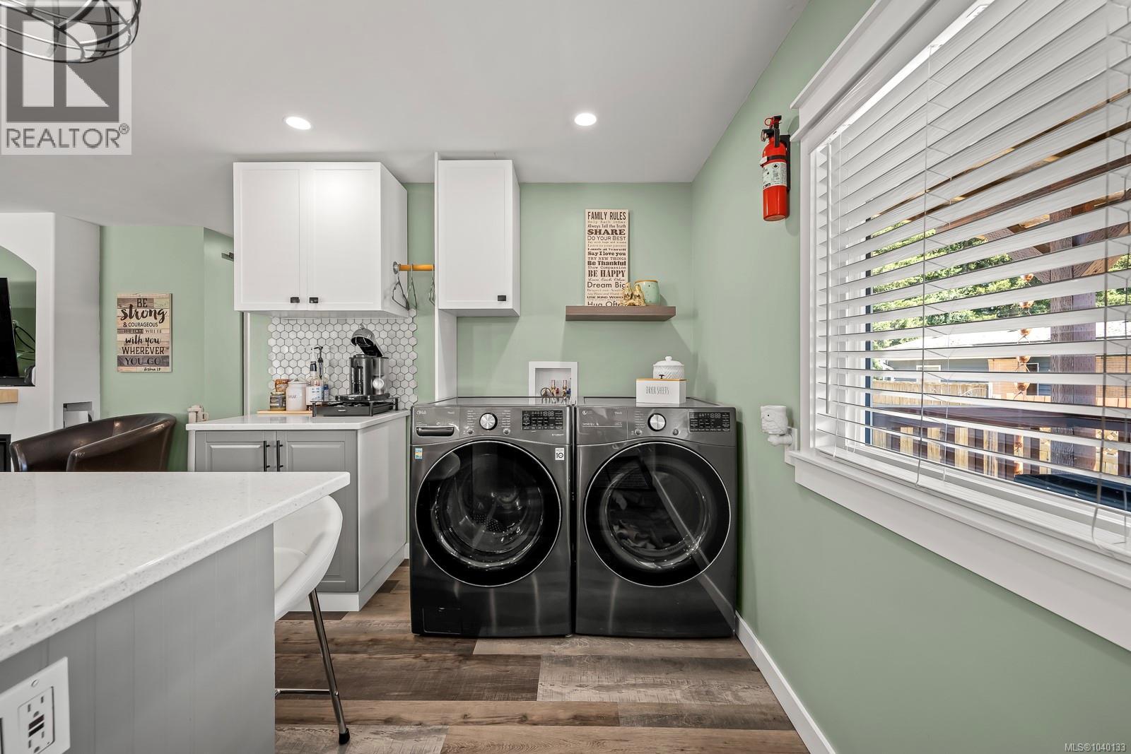 2102 Stadacona Dr - 25
