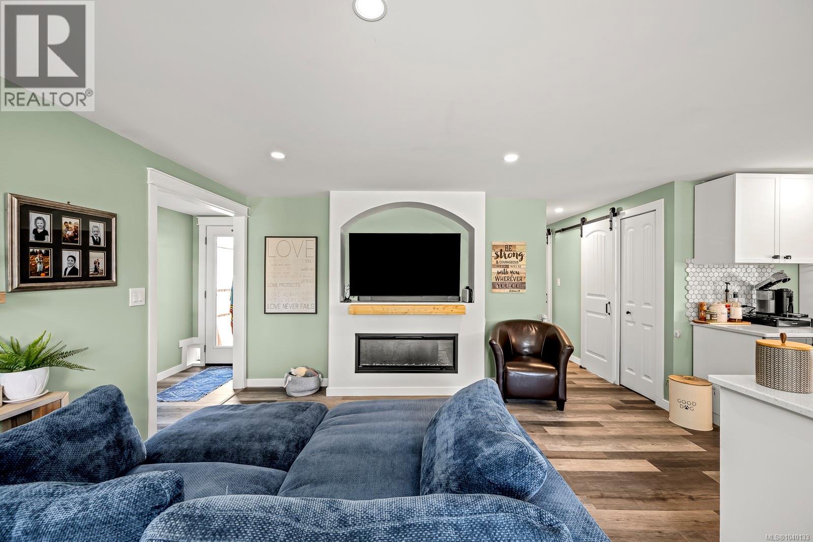 2102 Stadacona Dr - 29