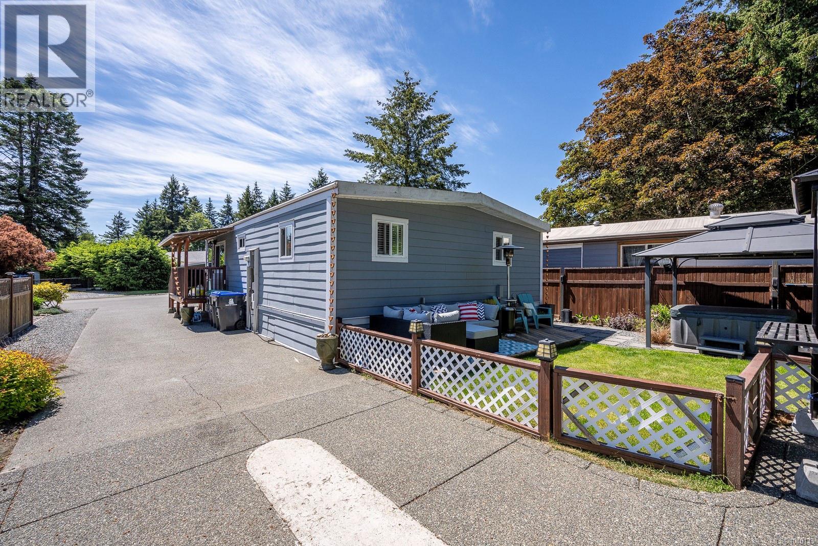 2102 Stadacona Dr - 63
