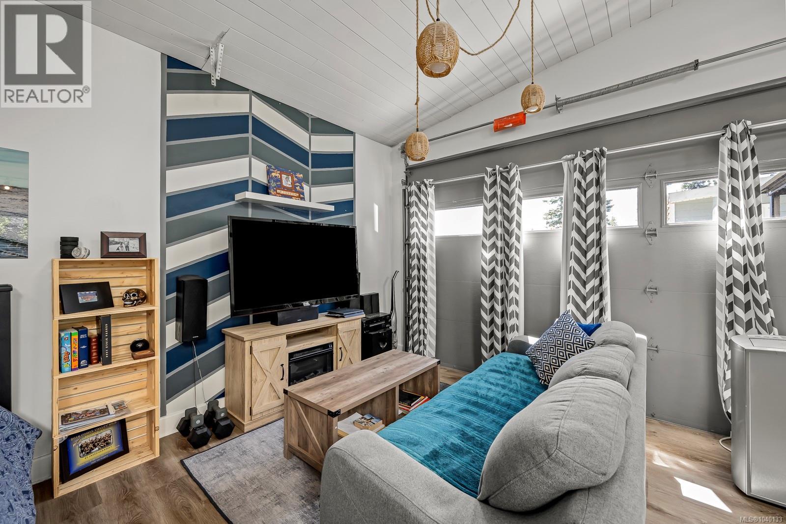 2102 Stadacona Dr - 53