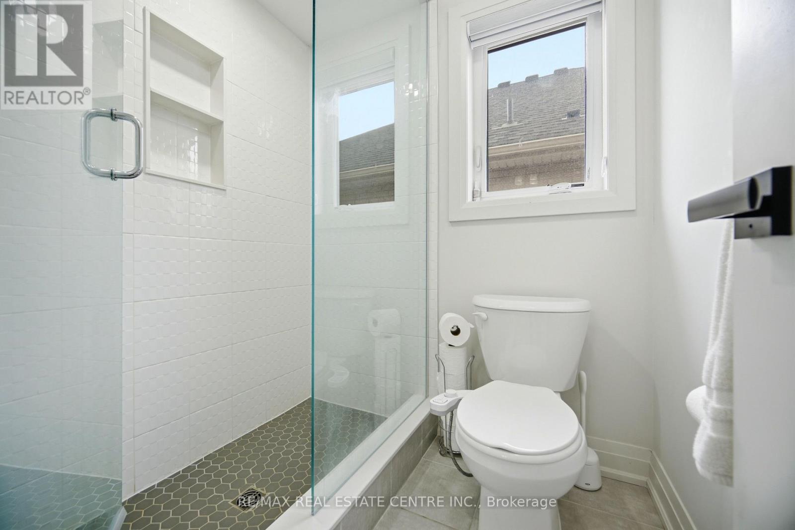 112 BLUEBIRD BOULEVARD - 44