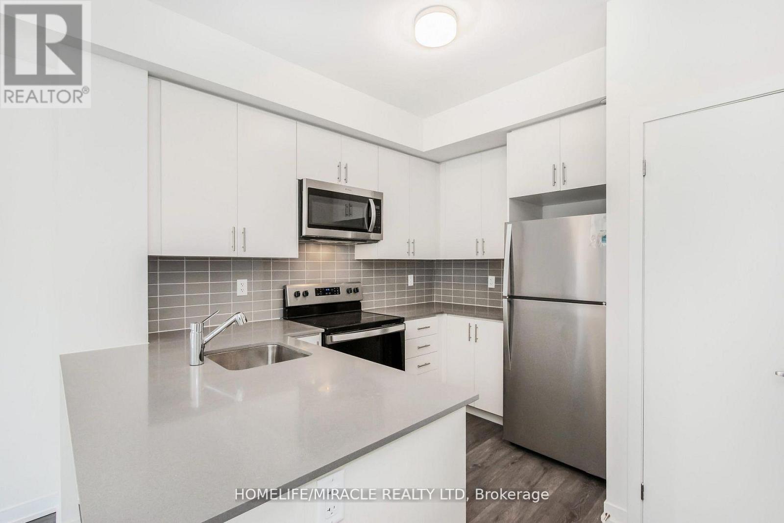 #16 3415 RIDGEWAY DRIVE - 18