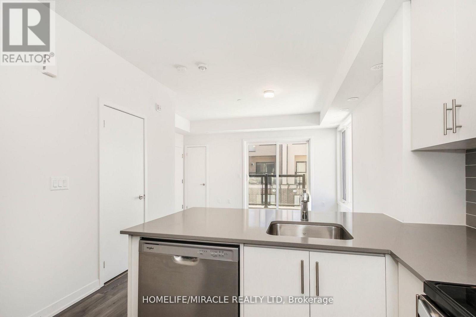 #16 3415 RIDGEWAY DRIVE - 22