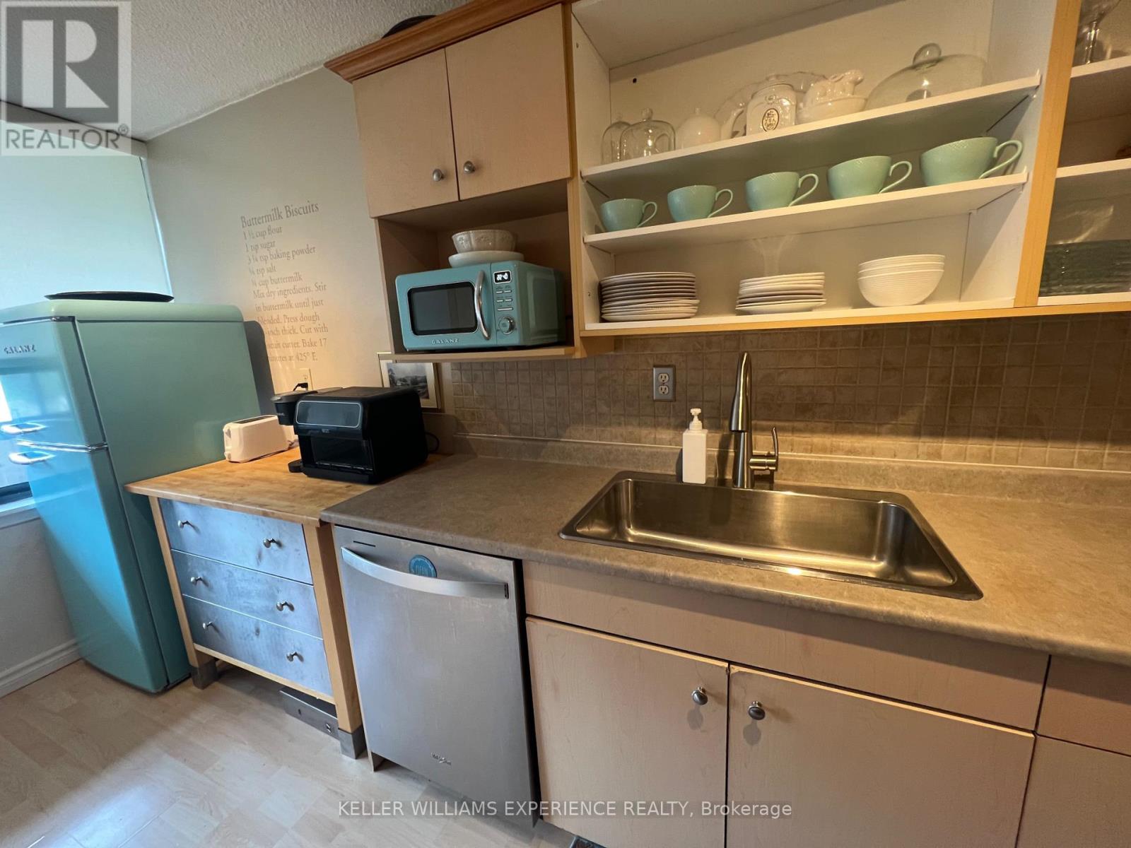 #210 18 KNIGHTSBRIDGE ROAD - 26