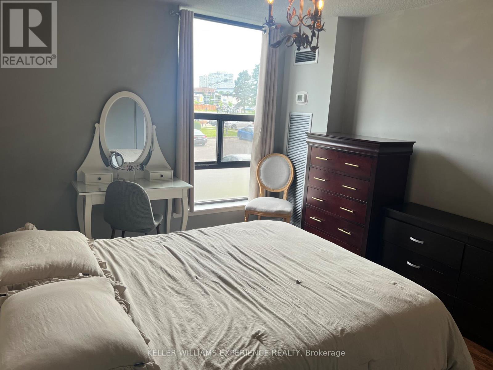 #210 18 KNIGHTSBRIDGE ROAD - 33