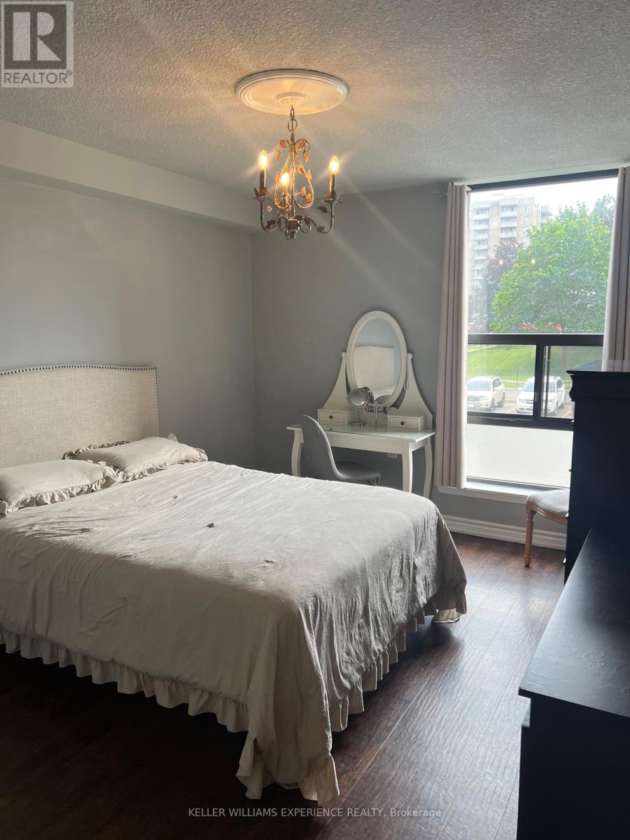 #210 18 KNIGHTSBRIDGE ROAD - 35