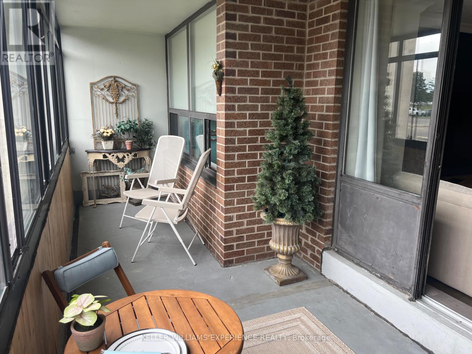 #210 18 KNIGHTSBRIDGE ROAD - 13