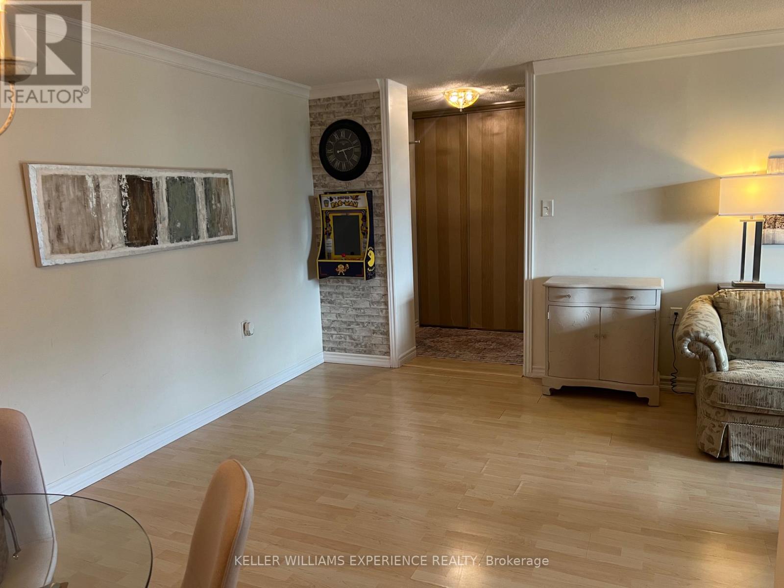 #210 18 KNIGHTSBRIDGE ROAD - 17