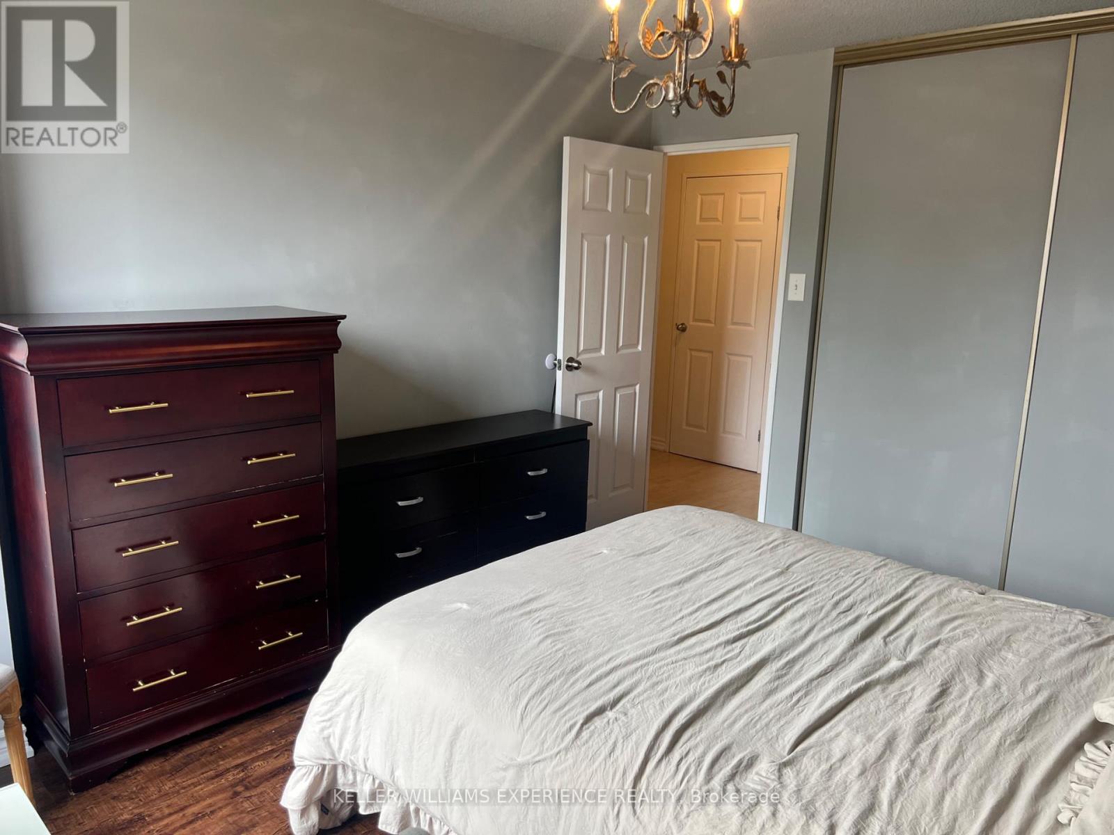 #210 18 KNIGHTSBRIDGE ROAD - 36