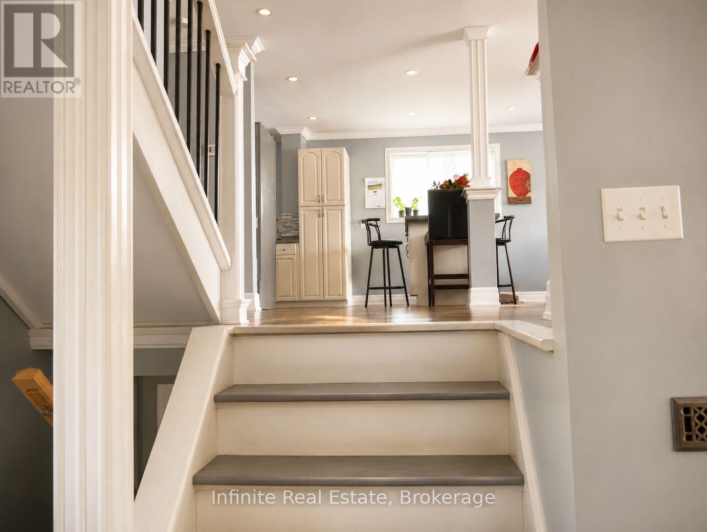 122 PARKVIEW DRIVE - 13