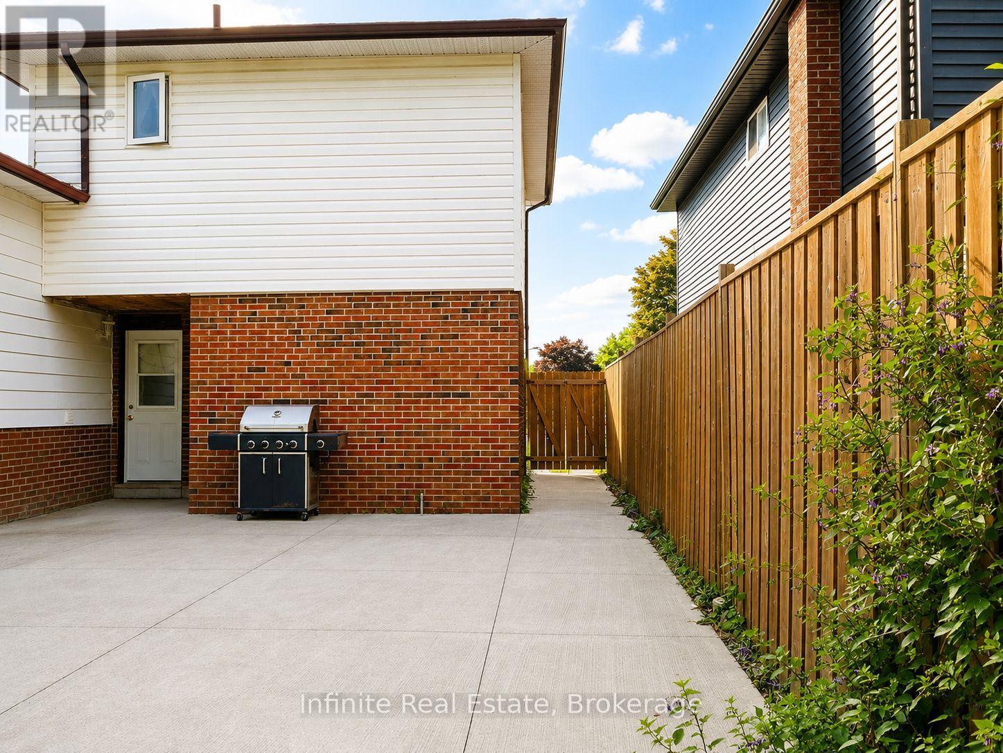 122 PARKVIEW DRIVE - 36